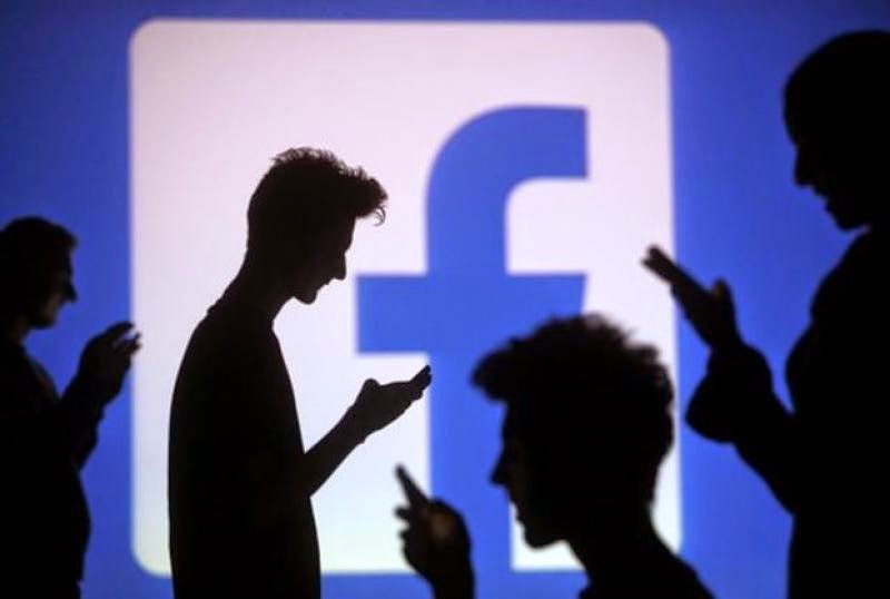 Νέες μελέτες υποδεικνύουν τις ψυχο-παγίδες της ενασχόλησης με το Facebook και τα άλλα κοινωνικά δίκτυα