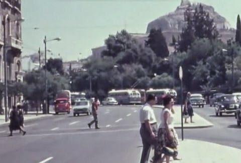 Δείτε το ΥΠΕΡΟΧΟ βίντεο με τους δρόμους της Αθήνας το μακρινό 1962…!! [βίντεο]