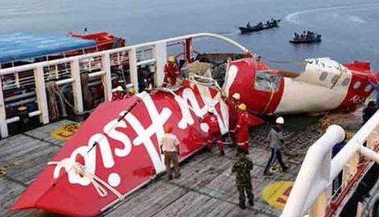 Βρέθηκαν άλλα 4 θύματα της πτήσης – AirAsia