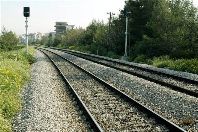 Σοκ στο Βελεστίνο: Άνδρας ξάπλωσε στις ράγες και διαμελίστηκε από τρένο