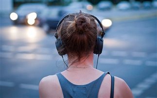 Υγεία: Η δυνατή μουσική απειλή για την ακοή των νέων