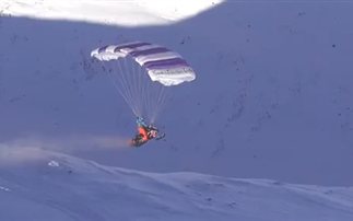 Ιπτάμενο snowmobile