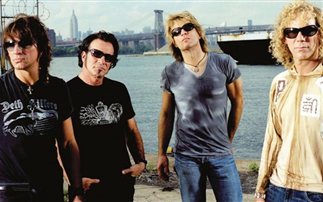 Μέλος των Bon Jovi απείλησε να σκοτώσει τη σύντροφό του (photos)