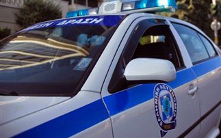 Χάος με φλεγόμενο αυτοκίνητο και τραυματίες αστυνομικούς στην Αττική Οδό