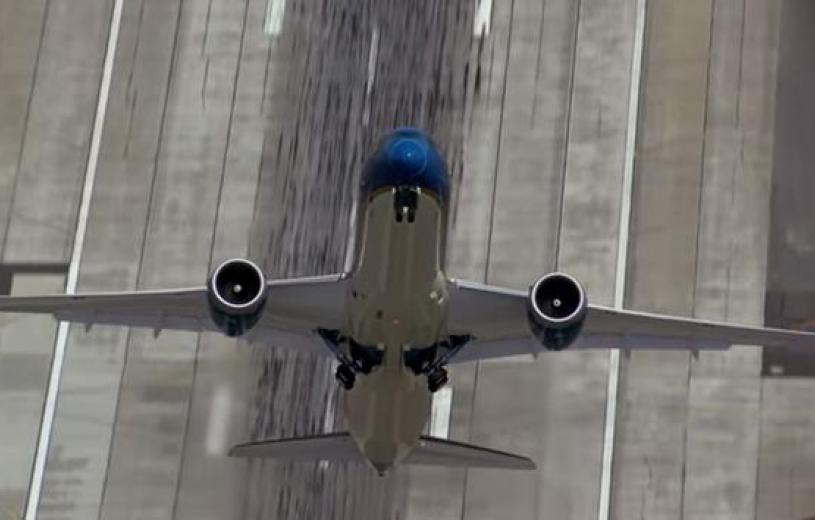 Το νέο Boeing απογειώνεται κάθετα (δείτε video)