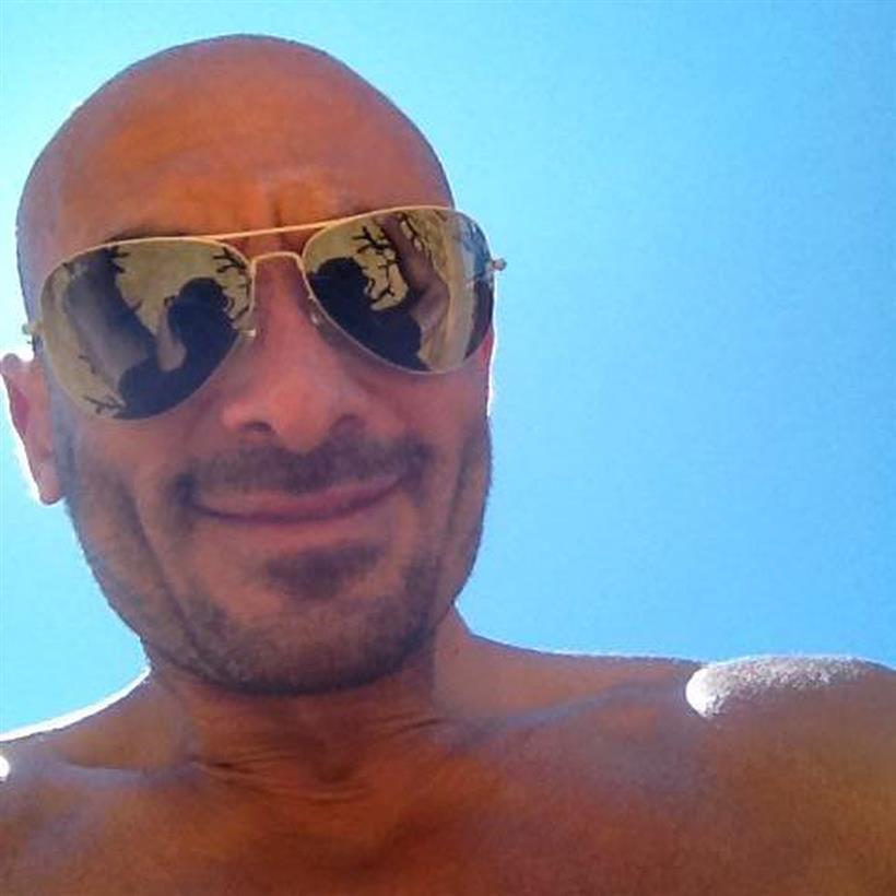 Πασίγνωστος Έλληνας ηθοποιός με νέο Look. Ξύρισε όλα τα μαλλιά του!! (ΦΩΤΟ)