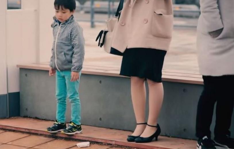 Πώς αντιδρούν τα παιδιά αν βρουν ένα πορτοφόλι στο δρόμο; – Δείτε το video