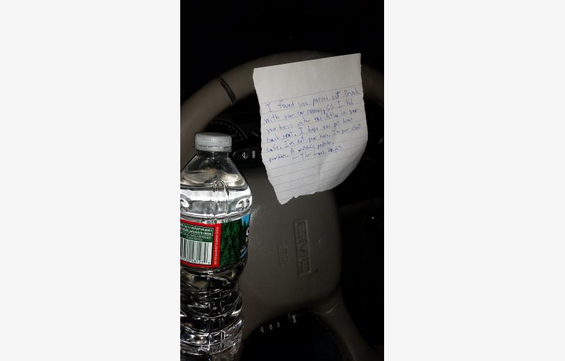 Μεθυσμένος οδηγός βρήκε ένα απίθανο σημείωμα στο τιμόνι του αυτοκινήτου του
