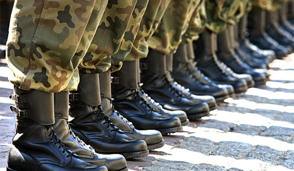Αναβάλλεται η κατάταξη στο στρατό λόγω δημοψηφίσματος