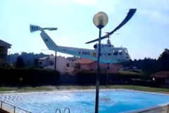 Είναι θεόμουρλος ο πιλότος του ελικοπτέρου – Γεμίζει νερό από… πισίνα [βίντεο]