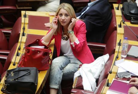Πως θα σηκώσω το ηθικό βάρος; – Ξέσπασε σε κλάματα η 33χρονη βουλευτής του ΣΥΡΙΖΑ