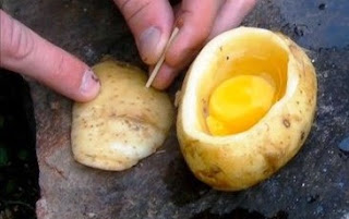 Πήρε μια πατάτα και έβαλε μέσα σε αυτήν ένα αυγό – Ο λόγος..; [βίντεο]