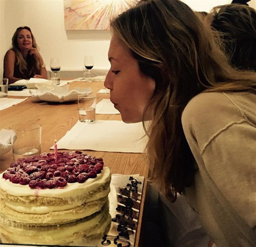 Βίκυ Καγιά –  Γιόρτασε τα γενέθλιά της με μια εντυπωσιακή τούρτα!! Δείτε φωτογραφία!!