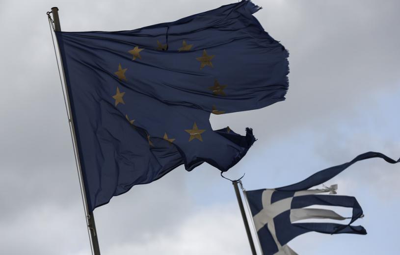 Κομισιόν: Πρέπει να αναπροσαρμοστεί το χρέος και οι Έλληνες να θέλουν το Μνημόνιο