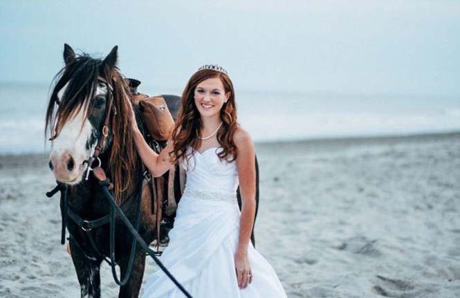 Η φωτογράφηση γάμου με άλογο δεν είναι πάντα καλή ιδέα…[pics]
