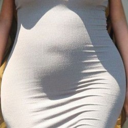 Δήλωση στο twitter της –  "Είμαι πέντε μηνών έγκυος και έχω πάρει 9 κιλά"