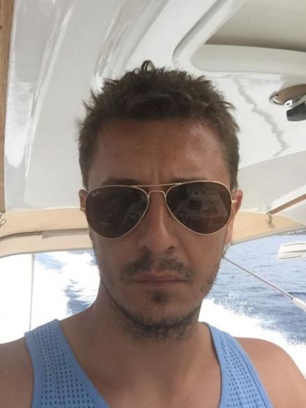 Πραγματικά αγνώριστος στη selfie που έβγαλε ο Αντώνης Σρόιτερ στις διακοπές του