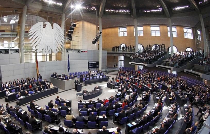 Στην Bundestag το ελληνικό πρόγραμμα – 60 αντάρτες στο κόμμα της Μέρκελ