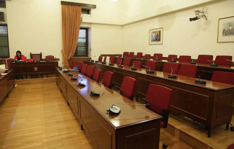 Boυλή: Αναβλήθηκε η συνεδρίαση της Επιτροπής Θεσμών και Διαφάνειας