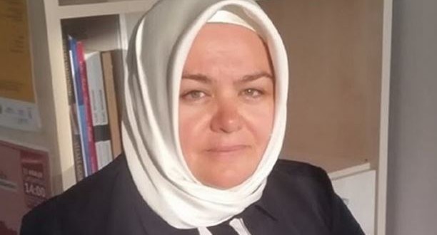Η πρώτη υπουργός με ισλαμική μαντίλα στην υπηρεσιακή κυβέρνηση – Τουρκία