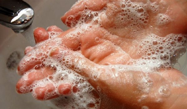 Πόσο καθαρό είναι το σαπούνι σε μια δημόσια τουαλέτα;
