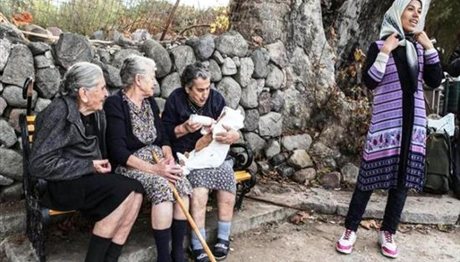 Λέσβος: Οι γιαγιάδες που φρόντισαν το προσφυγόπουλο
