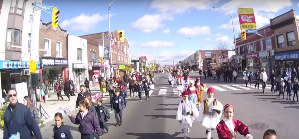Η παρέλαση του «ΌΧΙ» στο Τορόντο (Βίντεο)