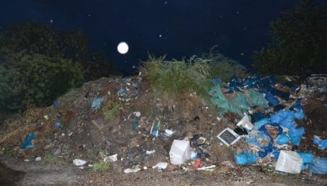 Θεσσαλονίκη: Ένα μικρό δάσος έγινε σκουπιδότοπος στην Καλαμαριά (φωτό)