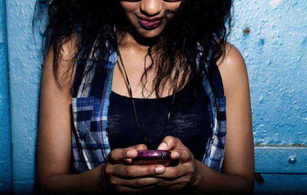 Τεστ για ζευγάρια: Πόσο επηρεάζει τη σχέση σας το κινητό;