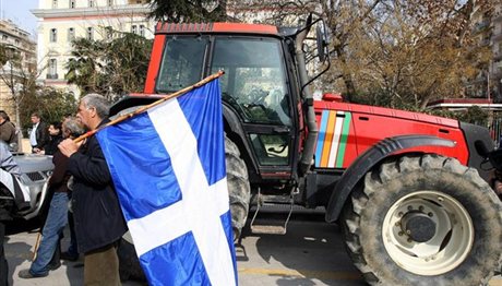 Θεσσαλονίκη: Ξεκίνησαν την πορεία προς το ΥΜΑΘ οι αγρότες!