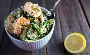 Σούπερ υγιεινή και χορταστική σαλάτα με κινόα και λαχανικά
