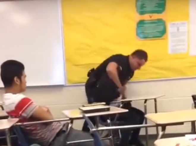 Απολύθηκε αστυνομικός που… βιαιοπράγησε σε μαθήτρια!(VIDEO)