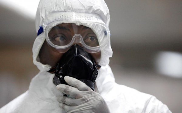 Σε κρίσιμη κατάσταση η Βρετανίδα νοσηλεύτρια που υποτροπίασε στον ιό Έμπολα