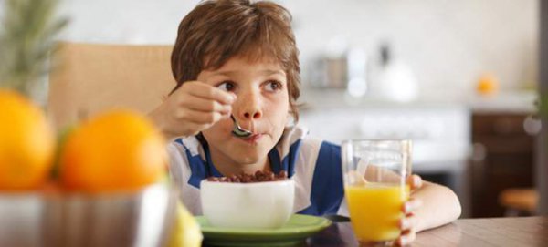Τα παιδιά που τρώνε πρωινό παίρνουν καλύτερους βαθμούς