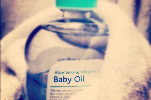 Baby Oil: 5 εναλλακτικές χρήσεις που δεν φανταζόσασταν