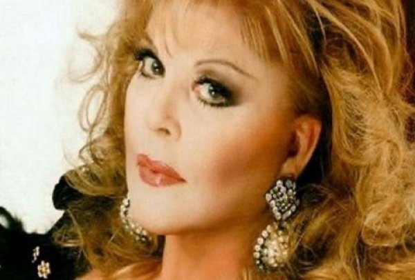 Για ποιον αγαπημένο Έλληνα ηθοποιό τραγούδησε πως "Δεν πάει Μέγαρο" η Ρίτα Σακελλαρίου (φωτό)