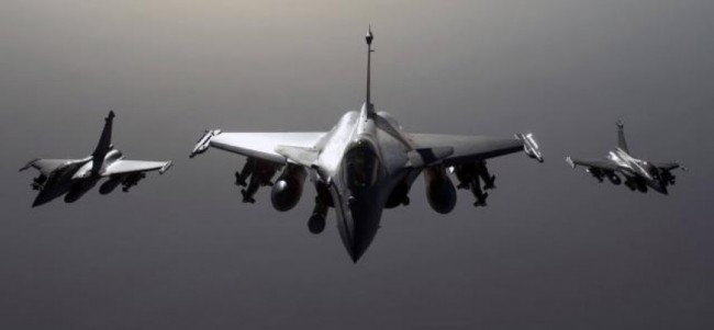 Γαλλικά αεροσκάφη βομβάρδισαν την Ράκα της Συρίας, προπύργιο του ISIS
