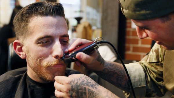 Γιατί επιβάλλεται οι άντρες να αφήνουν μουστάκι κάθε Νοέμβριο