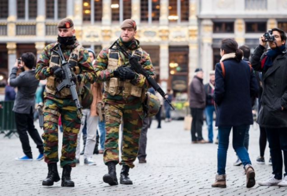 ΠΡΙΝ ΑΠΟ ΛΙΓΟ-Δύο άτομα καταδιώκει η αστυνομία στις Βρυξέλλες