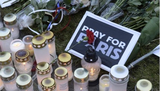 Πυροβολισμοί έξω από την Παναγία των Παρισίων-Live εικόνες απο το Παρίσι