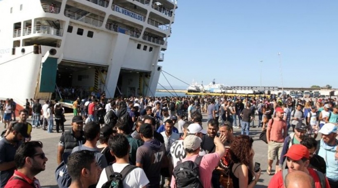 Άλλοι 3352 πρόσφυγες αποβιβάστηκαν το πρωί στο λιμάνι του Πειραιά