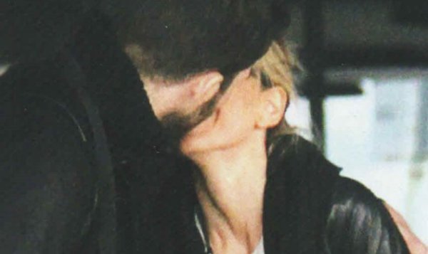 Ποιοι χωρίζουν; Τα κaυτά φιλιά της Ε.Ράπτη με το Λ.Γιώρκα (φωτό)