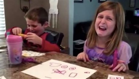 Γονείς λένε στα παιδιά τους ότι τους έφαγαν τα γλυκά του Halloween (video)