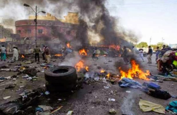 32 νεκροί και 80 τραυματίες από βομβιστική επίθεση σε λαχαναγορά στη Νιγηρία