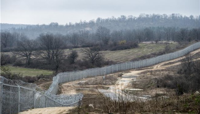 Αυστηρότερους συνοριακούς ελέγχους προωθεί η ΕΕ- Φράχτη στα σύνορα με την Ελλάδα σηκώνουν τα Σκόπια