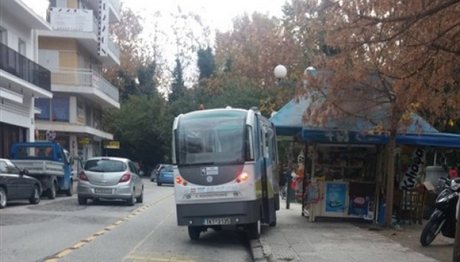Σχεδόν… τράκαρε το λεωφορείο χωρίς οδηγό στα Τρίκαλα! (φωτο)