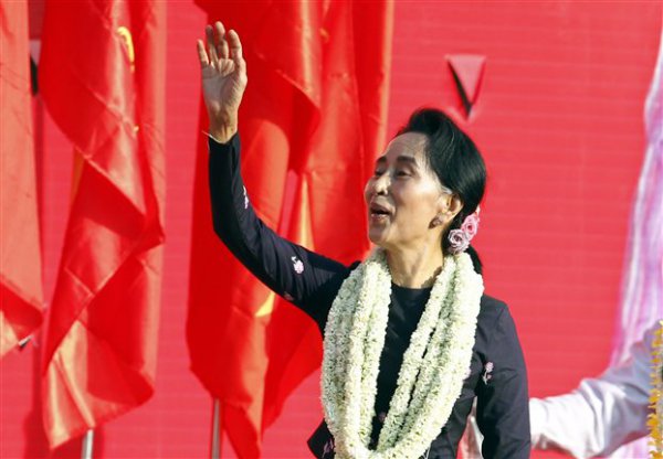 Μιανμάρ: Απόλυτη πλειοψηφία για το κόμμα της Αούνγκ Σούου Κίι