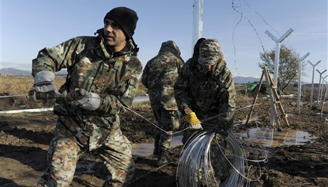 EKTAKTO: Φράχτη στα σύνορα με την Ελλάδα υψώνει η ΠΓΔΜ (ΦΩΤΟ)
