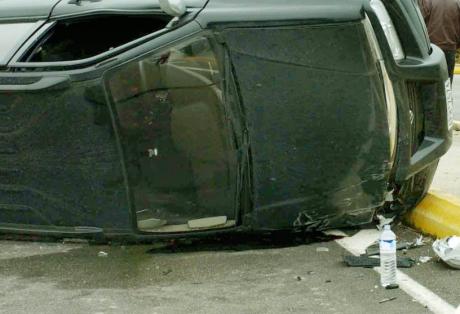 Πάτρα: Αυτοκίνητο ντεραπάρισε στον Ψαθόπυργο