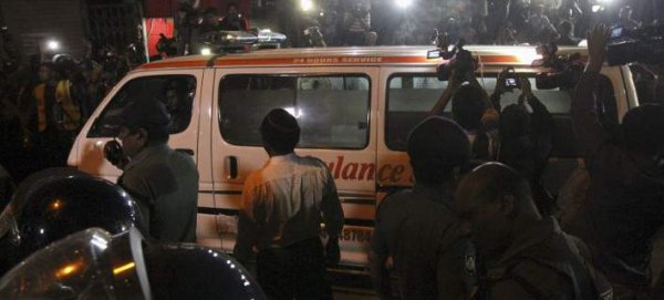 Πυρ εναντίον τηλεοπτικού συνεργείου άνοιξαν άγνωστοι στο Μπαγκλαντές-Τραυματίας ένας δημοσιογράφος